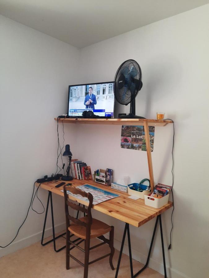 Les Coteaux De Planeze, Ideal Deplacement Pro, Chambres Individuelles Lit 160 Television Saint-Laurent-les-Tours Exterior foto